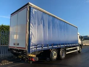 2019 Mercedes Actros 2530 Curtainsider, 26 Tonne, 300bhp, Euro 6, Automatic Gearbox, Single Sleeper Cab, Palfinger Tuckaway Tailift (1500KG Capacity), Barn Doors, Steering Wheel Controls, Sun Roof, Low Mileage, Warranty also Available.