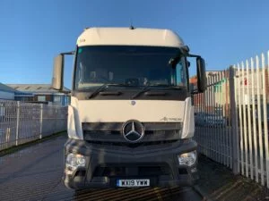 2019 Mercedes Actros 2530 Curtainsider, 26 Tonne, 300bhp, Euro 6, Automatic Gearbox, Single Sleeper Cab, Palfinger Tuckaway Tailift (1500KG Capacity), Barn Doors, Steering Wheel Controls, Sun Roof, Low Mileage, Warranty also Available.