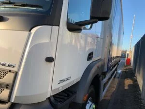 2019 Mercedes Actros 2530 Curtainsider, 26 Tonne, 300bhp, Euro 6, Automatic Gearbox, Single Sleeper Cab, Palfinger Tuckaway Tailift (1500KG Capacity), Barn Doors, Steering Wheel Controls, Sun Roof, Low Mileage, Warranty also Available.