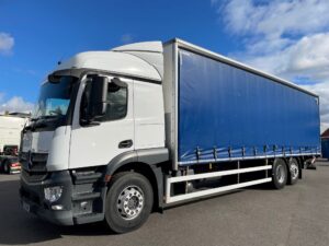 2018 Mercedes Actros 2530 Curtainsider, 26 Tonne, 300bhp, Euro 6, Automatic Gearbox, Single Sleeper Cab, Anteo Tuckunder Tailift (1500kg Capacity), Barn Doors, Steering Wheel Controls, Cruise Control, Low Mileage, Warranty & Finance options also Available.