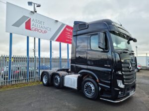 2018 Mercedes Actros 2545, Euro 6, 450bhp, Bigspace Single Sleeper Cab, Mid-Lift Axle, Automatic Gearbox, 4m Wheelbase, Air Con, Cruise Control, Steering Wheel Controls, Electric Mirrors/Windows, Kelsa Light Bar Fitted, Low Mileage, Warranty & Finance Options Available.