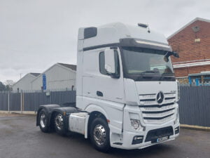 2018 Mercedes Actros 2553, Euro 6, 530bhp, Gigaspace Double Sleeper Cab, 4m Wheelbase, Automatic Gearbox, Alloy Wheels, PTO, Air Con, Electric Mirrors/Windows, Cruise Control, Fridge, Camera System, Steering Wheel Controls,  Low Mileage, Finance & Warranty Options Available.