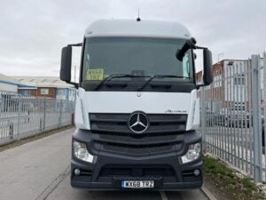 2018 Mercedes Actros, 1842, Euro 6, 420bhp, Streamspace Single Sleeper Cab, Automatic Gearbox, Low Mileage, Air Con, Cruise Control, Electric Mirrors & Windows, Anderson Connector, Steering Wheel Controls, Finance & Warranty Options Available.