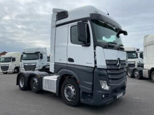 2017 Mercedes Actros, Euro 6, 450bhp, Bigspace Single Sleeper Cab, Mid-Lift Axle, Automatic Gearbox, 4m Wheelbase, Air Con, Cruise Control, Fridge, Steering Wheel Controls, Low Mileage, Choice, Warranty & Finance Options Available.