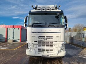 2017 Volvo FH 13, Euro 6, 500bhp, Automatic Gearbox, Flat Roof, Tag Axle, 4m Wheelbase, Single Sleeper Cab, Beacons, Light Bars, Air Horns, Hydraulics, Aluminium Catwalk Infill Panels, Low Mileage, Warranty & Finance Options Available.