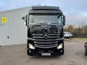 2018 Mercedes Actros 2545, Euro 6, 450bhp, Bigspace Single Sleeper Cab, Mid-Lift Axle, Automatic Gearbox, 3.9m Wheelbase, Fridge, Air Con, Cruise Control, Steering Wheel Controls, Alloy Wheels. Choice & Warranty Available, Finance Options also Available.