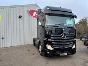 2018 Mercedes Actros 2545, Euro 6, 450bhp, Bigspace Single Sleeper Cab, Mid-Lift Axle, Automatic Gearbox, 3.9m Wheelbase, Fridge, Air Con, Cruise Control, Steering Wheel Controls, Alloy Wheels. Choice & Warranty Available, Finance Options also Available.