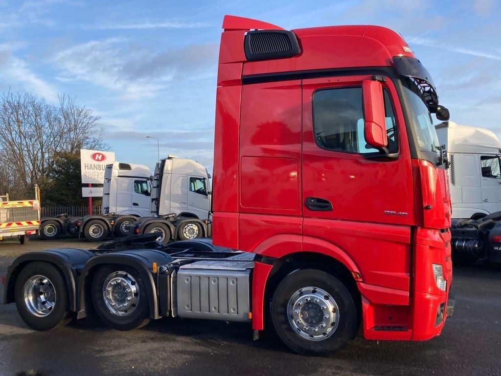 2018 (68) Mercedes Actros 2545, Euro 6, 450bhp, Bigspace Single Sleeper Cab, Mid-Lift Axle, Automatic Gearbox, Alloy Wheels, 3.9m Wheelbase, Fridge, Air Con, Cruise Control, Steering Wheel Controls, Red seat belt. Choice & Warranty Available, Finance Options also Available.