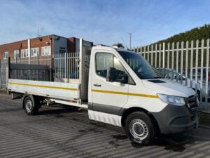2019 (69) Mercedes Sprinter Dropside, 3.5 Tonne, Dropside, Manual Gearbox, Day Cab, Low Mileage, Electric Windows, Steering Wheel Controls, DEL Tailift (500kg Capacity), Warranty & Finance Options Available.