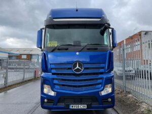 2018 (68) Mercedes Actros 2551, Euro 6, 510bhp, Gigaspace Sleeper Cab, Automatic Gearbox, Air Con, Cruise Control, Steering Wheel Controls, Electric Mirrors/Windows, Radio/USB, Fridge, Low Mileage, Alloy Wheels & Custom Metallic Blue Paint, Warranty & Finance Options Available.
