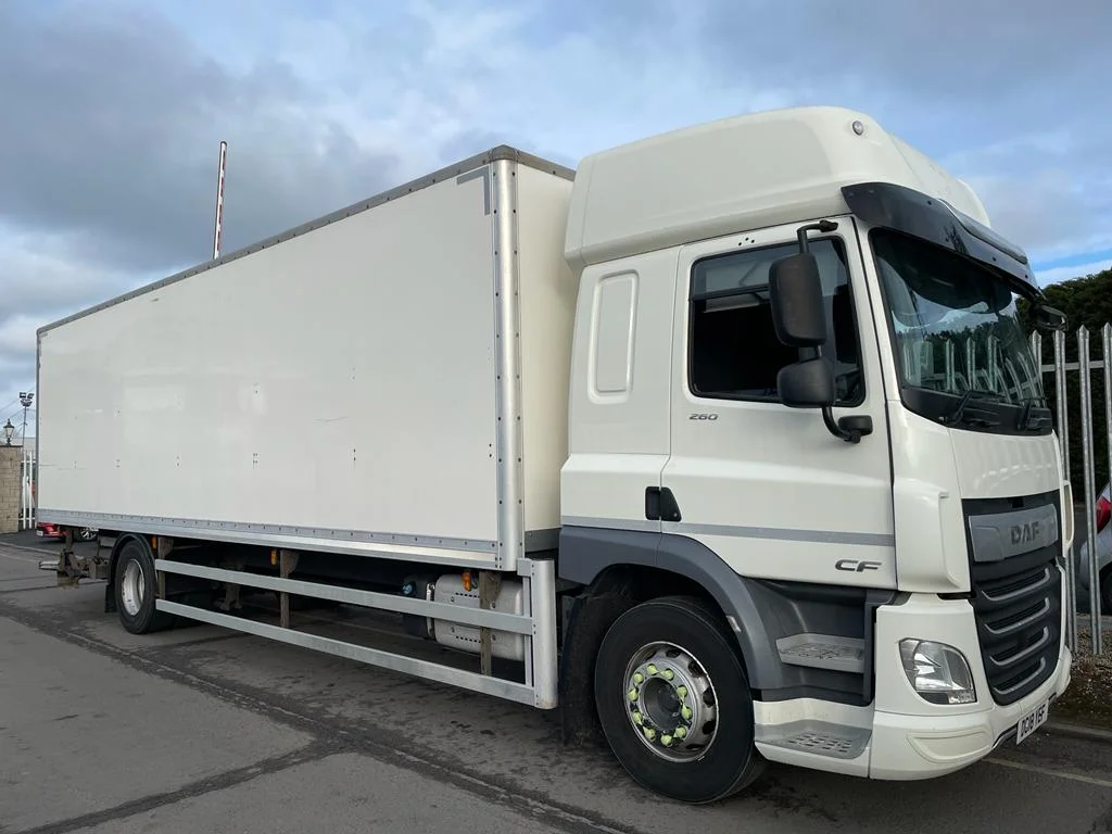 2018 DAF CF, 18 Tonne, Euro 6, 260bhp, Automatic Gearbox, Single Sleeper Cab, Anteo Tuckunder Tailift (1500kg Capacity), Roller Shutter Doors, 2 x Load Lock Rails, Steering Wheel Controls, Air Con, Cruise Control, Low Mileage, Finance & Warranty Options Available.
