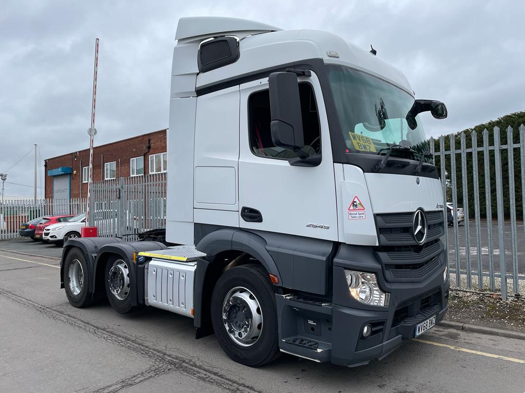 2018 (68) Mercedes Actros 2545, Euro 6, 450bhp, Streamspace Single Sleeper Cab, Mid-Lift Axle, Automatic Gearbox, Air Con, Cruise Control, Steering Wheel Controls, Electric Mirrors & Windows, Low Mileage, Finance & Warranty Options Available.