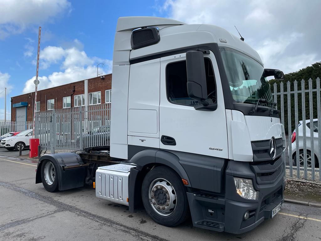 2017 (67) Mercedes Actros 1845, Euro 6, 450bhp, Streamspace Single Sleeper Cab, Automatic Gearbox, Low Mileage, Air Con, Cruise Control, Electric Mirrors & Windows, Steering Wheel Controls, Finance & Warranty Options Available.