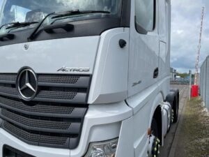 2020 (69) Mercedes Actros, Euro 6, 450bhp, Bigspace Single Sleeper Cab, 4m Wheelbase, Mid-Lift Axle, Automatic Gearbox, Light Bar, Fridge, Air Con, Cruise Control, Steering Wheel Controls, Low Mileage, Choice, Warranty & Finance Options Available.