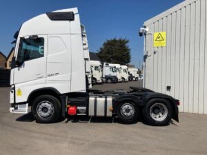 2018 (68) Volvo FH, Euro 6, 500bhp, 4.1m Wheelbase, Automatic Gearbox, Single Bunk, Red and Black interior, Overhead and Under Bunk Storage, Night Heater, Cruise Control, Fridge, Electric Mirrors, Factory Fitted DVS, Sat Nav and CB Radio, Tipping Gear, Mini Mid Lift & Skylight. Finance & Warranty Options Available.