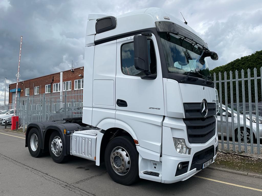 2019 Mercedes Actros, Euro 6, 450bhp, Bigspace Single Sleeper Cab, 4m Wheelbase, Mid-Lift Axle, Automatic Gearbox, Air Con, Cruise Control, Steering Wheel Controls, Low Mileage, Choice & Warranty Available.