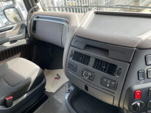 2019 (69) DAF XF, Euro 6, 530bhp, Superspace Twin Sleeper Cab, Steering Wheel Controls, Sat Nav, Cruise Control, 3.95m Wheelbase, Xtra Comfort Mattress, Mid-Lift Axle, Aluminium Catwalk Infill Panels, Low Mileage, Choice, Warranty & Finance Options Available.