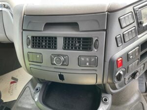 2019 (69) DAF XF, Euro 6, 530bhp, Superspace Twin Sleeper Cab, Steering Wheel Controls, Sat Nav, Cruise Control, 3.95m Wheelbase, Xtra Comfort Mattress, Mid-Lift Axle, Aluminium Catwalk Infill Panels, Low Mileage, Choice, Warranty & Finance Options Available.