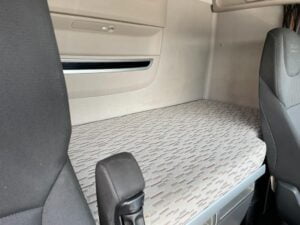 2019 (69) DAF XF, Euro 6, 530bhp, Superspace Twin Sleeper Cab, Steering Wheel Controls, Sat Nav, Cruise Control, 3.95m Wheelbase, Xtra Comfort Mattress, Mid-Lift Axle, Aluminium Catwalk Infill Panels, Low Mileage, Choice, Warranty & Finance Options Available.