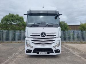 2019 (69) Mercedes Actros, Euro 6, 480bhp, Bigspace Single Sleeper Cab, 4m Wheelbase, Mid-Lift Axle, Automatic Gearbox, Steering Wheel Controls, Rear Camera, Roof Beacons, Fridge, Electric Windows, Mirrorless, Warranty & Finance Options Available.