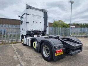 2019 (69) Mercedes Actros, Euro 6, 480bhp, Bigspace Single Sleeper Cab, 4m Wheelbase, Mid-Lift Axle, Automatic Gearbox, Steering Wheel Controls, Rear Camera, Roof Beacons, Fridge, Electric Windows, Mirrorless, Warranty & Finance Options Available.