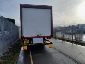 2018-68-mercedes-1824-tail-lift-box-van-1000000518