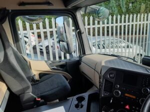 2018-68-mercedes-1824-tail-lift-box-van-1000000521