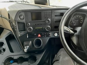 2018-68-mercedes-1824-tail-lift-box-van-1000000522