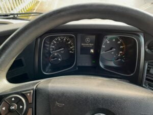 2018-68-mercedes-1824-tail-lift-box-van-1000000523