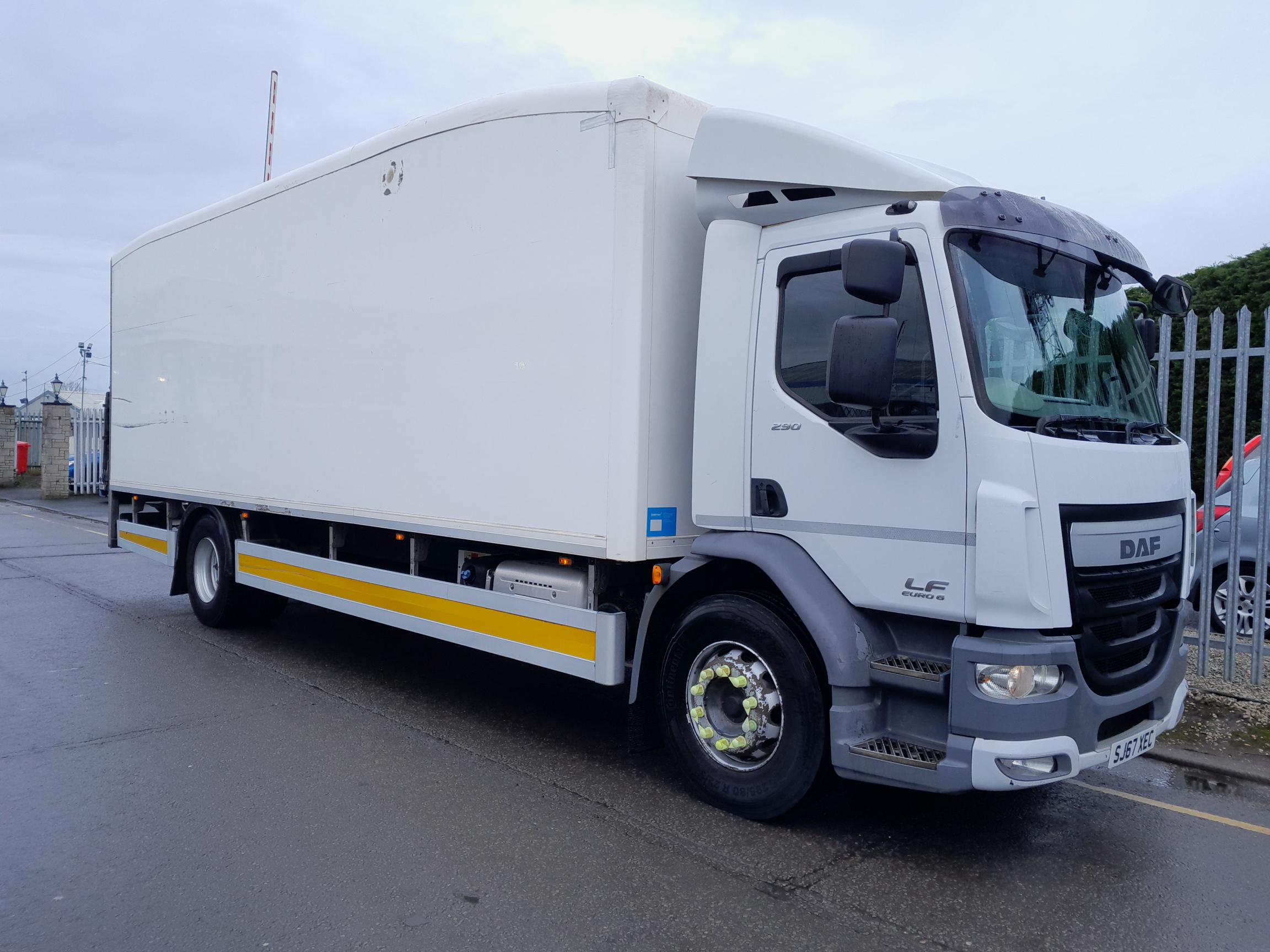Year 2017 (67) plate 18 tonne tail lift box van. 454,794kms. MOT March 2024. Euro 6, auto gear box, day cab, 8.3m roller shutter door fridge body twin temperature with a solid internal bulkhead and 2.2m clear rear aperture. Underslung Thermoking Spectrum fridge unit.