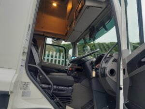 2022-daf-cf260-space-cab-18-tonne-tail-lift-curtainsider-sold-yk72-pkn-13-1