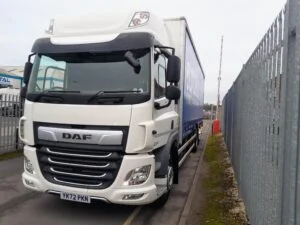 2022-daf-cf260-space-cab-18-tonne-tail-lift-curtainsider-yk72-pkn-3