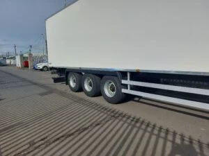 2023-single-temperature-chereau-fridge-with-a-carrier-fridge-sold-aag-28769-2-1