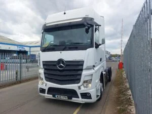 2019-mercedes-benz-actros-2551-gigasapce-6x2-tractor-unit-sold-wu19-yfn-4