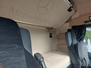 2022-mercedes-benz-actros-2548-bigspace-6x2-tractor-unit-wx22-tcu-3