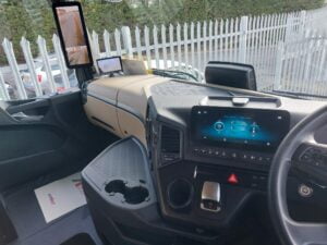 2022-mercedes-benz-actros-2548-bigspace-6x2-tractor-unit-wx22-tcu-5