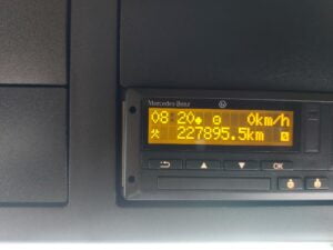 2022-mercedes-benz-actros-2548-bigspace-6x2-tractor-unit-wx22-tcu-7