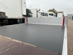 2020-70-plate-iveco-daily-7-2t-dropside-flat-bed-sold-fn70-xng-3