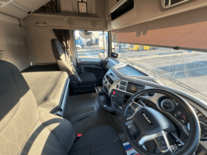 2019-daf-xf-with-hydraulics-sold-dk69zdr-1