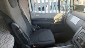 year-2016-16-plate-daf-cf250-sleeper-18-tonne-tail-lift-curtainsider-sold-gl16-lnx-13