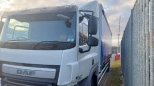 year-2016-16-plate-daf-cf250-sleeper-18-tonne-tail-lift-curtainsider-sold-gl16-lnx-6