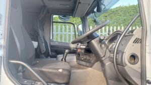 year-2016-16-plate-daf-cf250-sleeper-18-tonne-tail-lift-curtainsider-sold-gl16-lnx-7