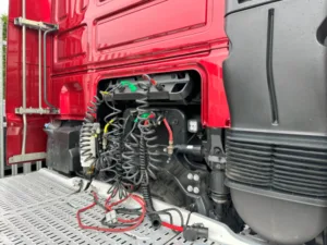 2021-daf-xf530-superspace-red-20250113_135545770_ios