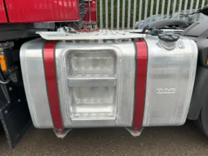 2021-daf-xf530-superspace-red-20250113_140003674_ios