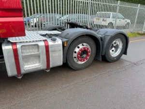 2021-daf-xf530-superspace-red-20250113_153822402_ios