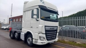 2020 DAF XF530, Euro 6, 480bhp, Twin Sleeper Superspace Cab, Automatic Gearbox, Steering Wheel Controls, Air Con, Fridge, Sat Nav stereo system, Xtra comfort mattress, sliding 5th wheel, mid-lift, Warranty & Finance Options Available. 413,351 Kilometres.