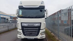 2020 DAF XF530, Euro 6, 480bhp, Twin Sleeper Superspace Cab, Automatic Gearbox, Steering Wheel Controls, Air Con, Fridge, Sat Nav stereo system, Xtra comfort mattress, sliding 5th wheel, mid-lift, Warranty & Finance Options Available. 413,351 Kilometres.