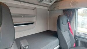 2021-20-plate-daf-xf530-superspace-cab-6x2-tractor-unit-dk20-zyc8