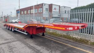 2M CLIP ON REAR ALUMINIUM REAR RAMPS STOWED IN CHASSIS, RAMPS TO TOP NECK, TRAILER EXTENDS FROM 13.6M TO 15.915M 11 PAIRS OF LASHING HOOKS, 5 TONNE LASHING RINGS IN DECK, TOOL BOX IN REAR FLOOR AREA, WHEEL BOXES AT FRONT OF TRAILER, LED REAR LIGHTS, RAISE LOWER VALVE, REAR LIFT AXLE, 235/75R17.5 TYRES