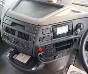 2021-daf-xf530-superspace-red-white-sold-fcc-17